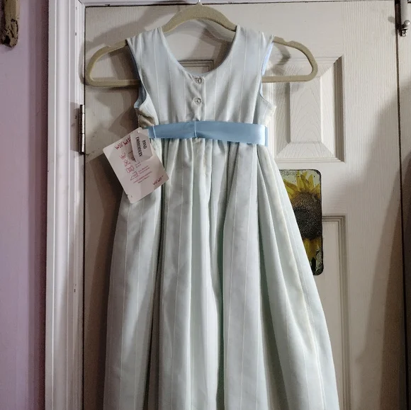 Will'beth Embroidered Floral Special Occasion Dress size 4 Easter Blue Tie